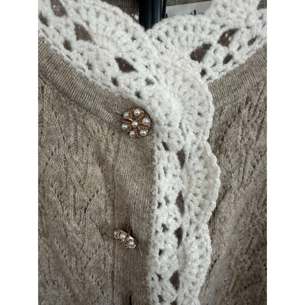 heartloom Womens Knit Cardigan Sweater V-Neck Button Crochet Trim Beige L