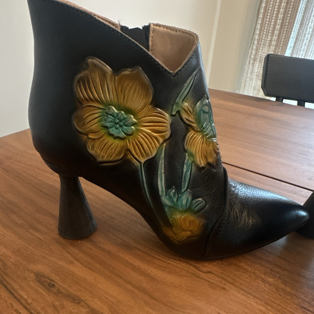 Women's Leather Booties Size 38 Pointed Toe - New