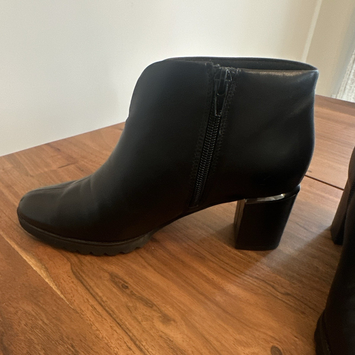 Vaneli Women’s Black Faux Leather Round Toe Ankle Bootie Block Heel Zip 7