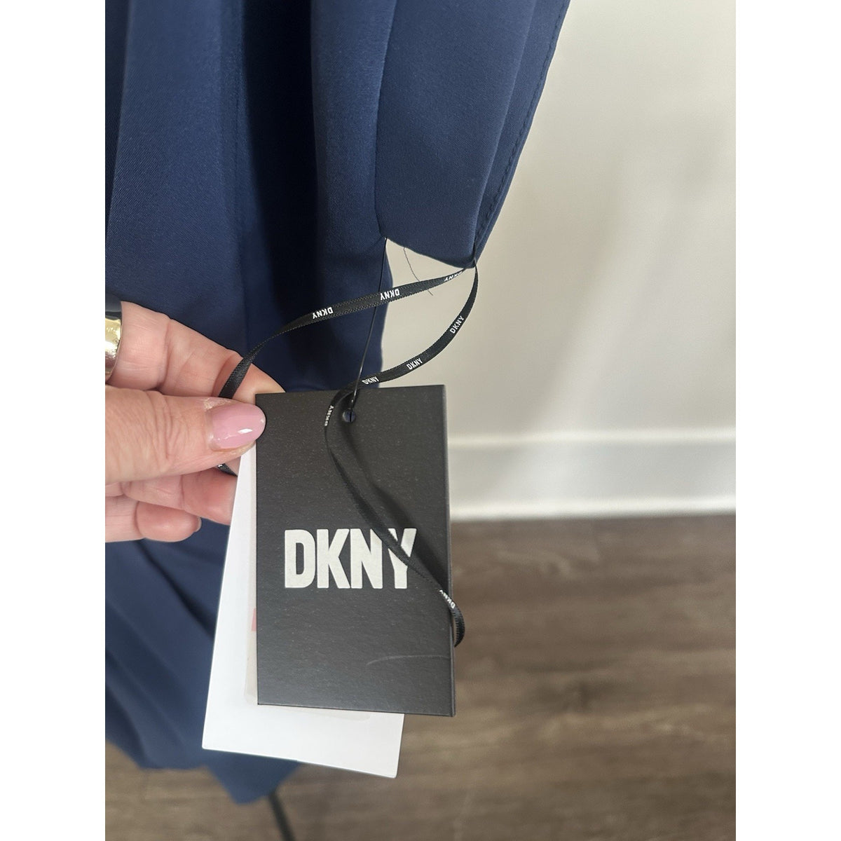 DKNY Blue Solid V-Neck Short Sleeve Pleated Pencil Knee Dress Size 10 DD4E2B94